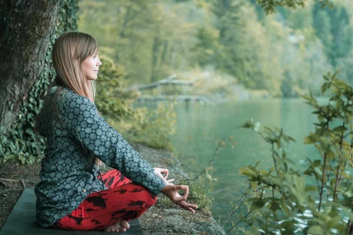 What is mindfulness? woman being mindful self meditating