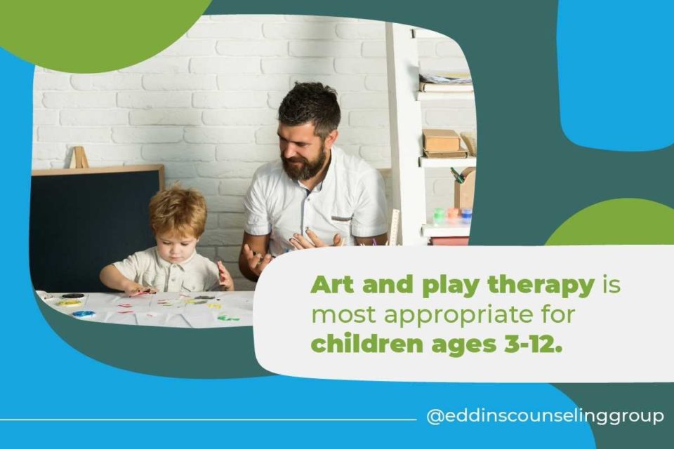 male therapist and child art and play therapy