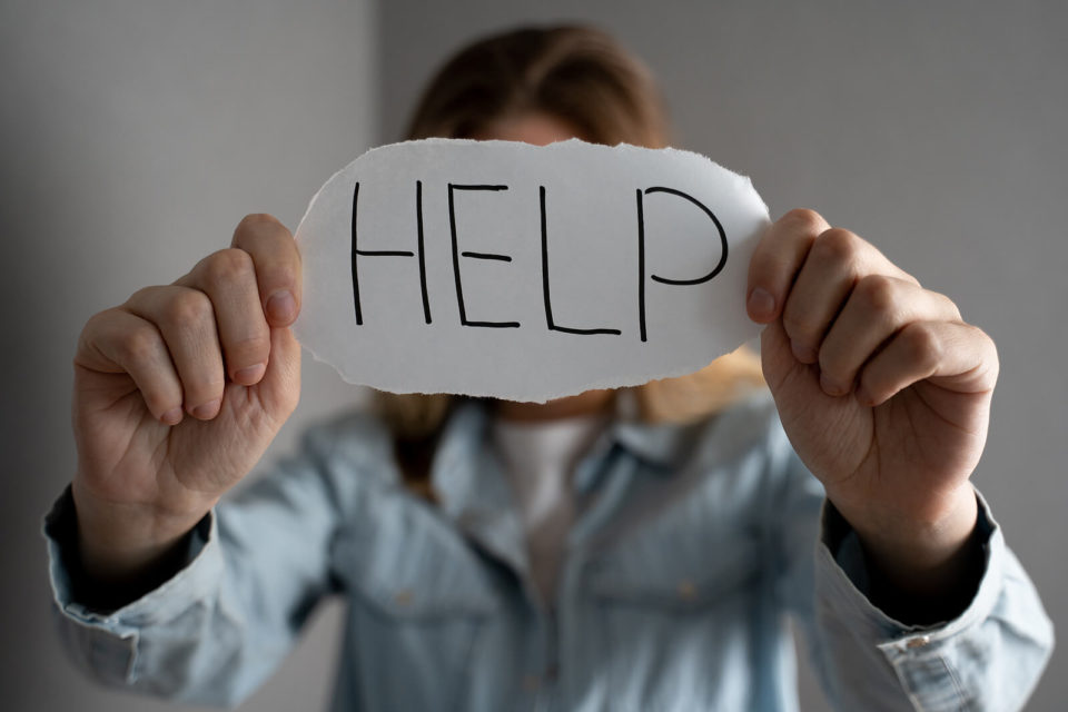 Image of a woman holding up a sign. We can help you find a therapist in Sugar Land, Houston, or anywhere in Texas. It's important to build a good relationship with a therapist in Sugar Land, TX 77478. Getting help is important. Start online therapy in Texas today. Call now! Sugar Land 77469 | Houston 77007